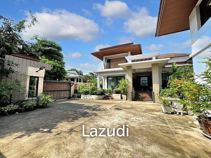 6 Bed 4 Bath 800 SQ.M House for sale in Ekkamai