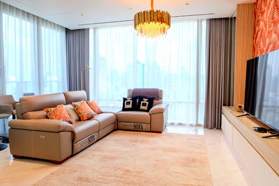 เช่าคอนโด รร.นานาชาติโชรส์เบอรี่  : ✅ ✅ Four Seasons Private Residences , Ultimate Luxury 2 ห้องนอน พร้อมเข้าอยู่ ติดต่อไลน์ @bktasset โทร 095-325-8928