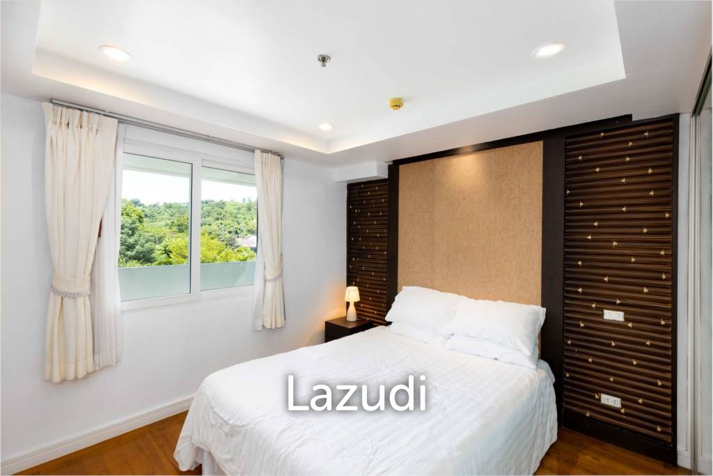 Large Seaview Condo In Peaceful Location - image 3