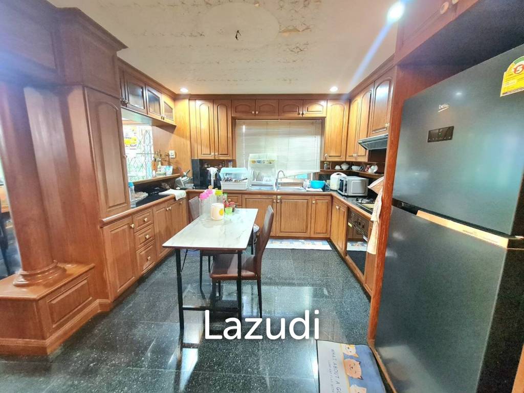 รูป 4 Bed 4 Bath 350 SQ.M House in East Pattaya - รูปที่ 3/17