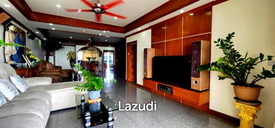 ขายคอนโด : 2 Beds 2 Baths 161 SQ.M. Jomtien Plaza Condotel