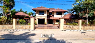 บ้านเดี่ยว ชลบุรี : 4 Beds 3 Baths 220 SQ.M. House in Huay Yai