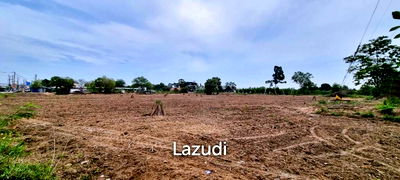 Land for sale Bang Lamung Chonburi : Large Land Plot for Sale in Huay Yai
