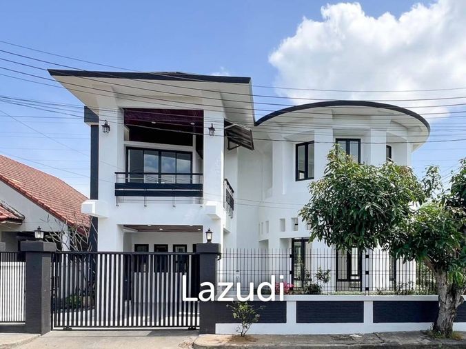 Renovated 4 Bedroom House In Kathu