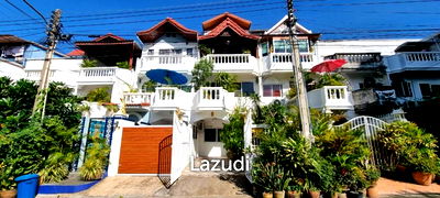 ทาวน์โฮม ชลบุรี : 3 Beds 3 Baths 220 SQ.M. Townhouse in Pratumnak