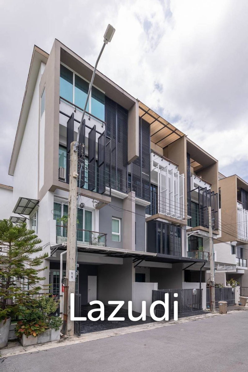 ขายทาวน์โฮม : 280.0 ตร.ม.  3 ห้องนอน  3 ห้องน้ำ ทาวน์เฮาส์สำหรับ ขายใน พระโขนง