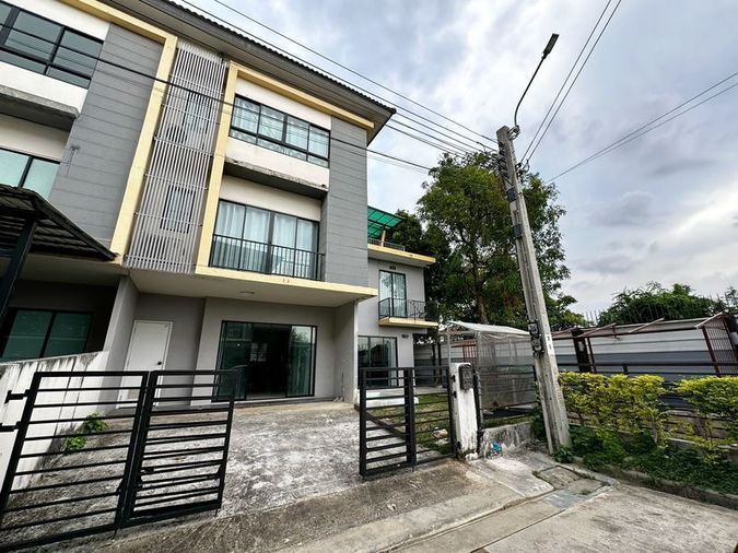 4-bed townhouse for sale, 45.9 sq wah, The Connect Up 3 Wohgwaen - Bangkae