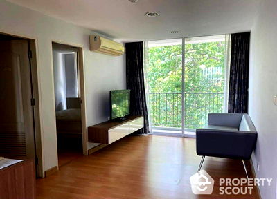 Condos for sale Central Silom : 1-BR Condo at The Fine @ River Condominium near BTS Saphan Taksin (ID 2101333)