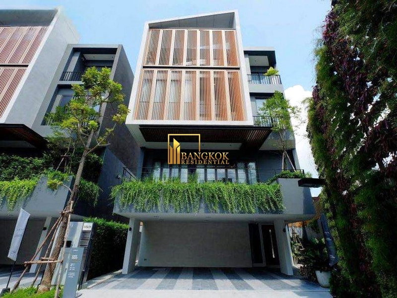 บ้านเดี่ยวให้เช่า : Arna Ekamai - Luxury 4 Bedroom House For Rent in Ekkamai - BR28149SH