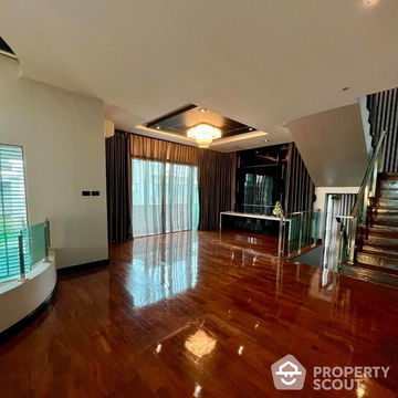 บ้าน 5-ห้องนอน ใน นวลจันทร์ (ID 1847664)