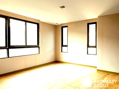 Condos for sale : 2-BR Condo at J.W. City Ratchada 32 Condominium in Chan Kasem (ID 2030058)