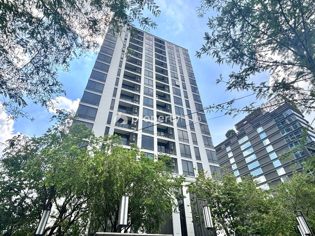 รูป Muniq Langsuan - รูปที่ 1/18