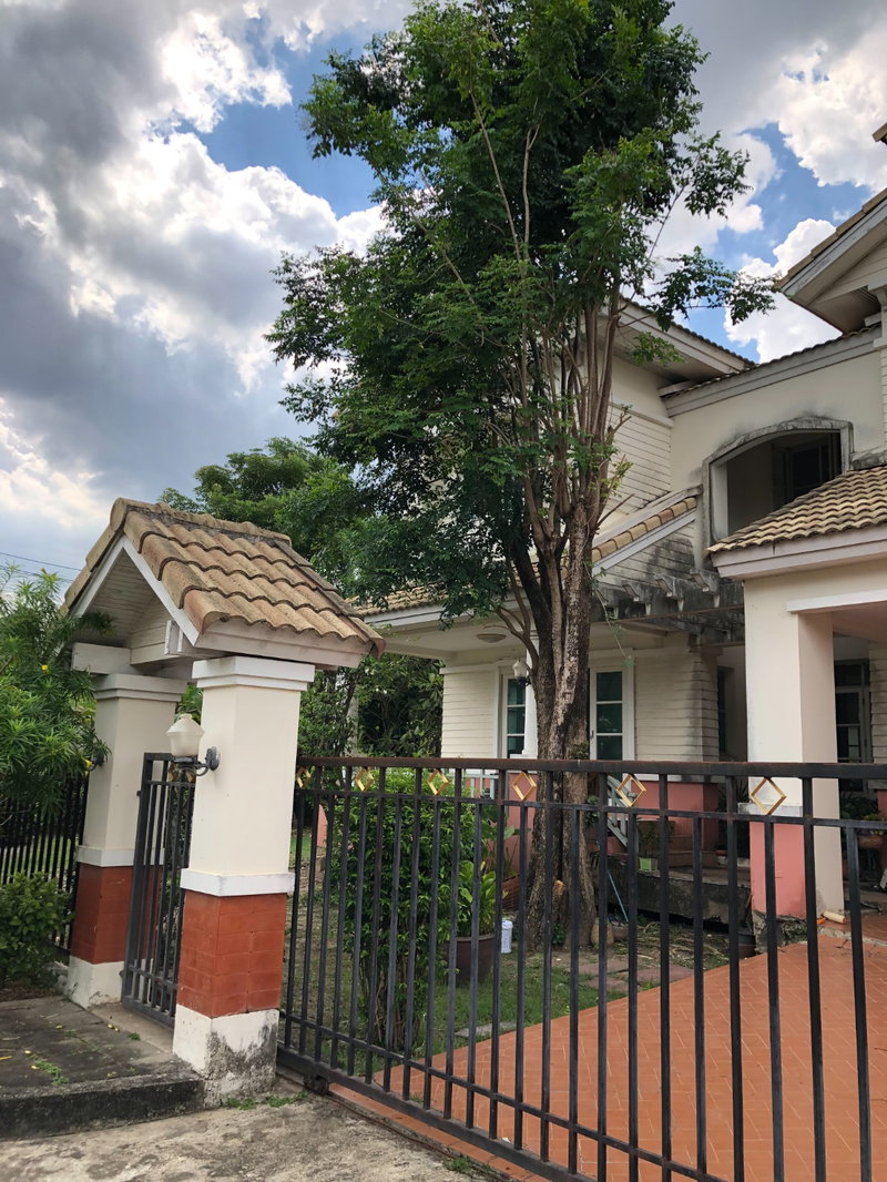 Houses for sale : Two-Story Detached House for Sale Land Area: 124 square wah  Located in Chaiyapruek Village, Khum Klao – Suwinthawong Road, Lat Krabang, Bangkok.