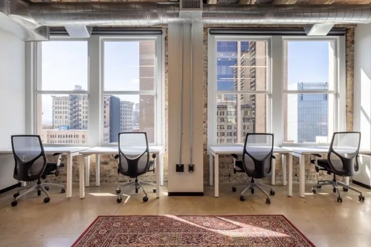 เซอร์วิสออฟฟิศให้เช่า ที่เดอะเมโทรโพลิส สำโรง พร้อม Coworking ห้องประชุม ห้องฝึกอบรม ห้องสัมมนา พื้นที่โต๊ะทำงานหมุนเวียน พร้อมให้บริการอย่างครบครัน