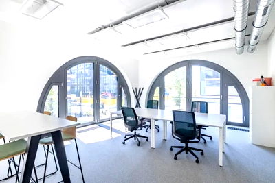 Office for rent Bangna Commercial College : Offices for rent in Bhiraj Tower at Bitec and join multinationals at this prestigious address. With on-site parking and a location next to BTS Bangna
