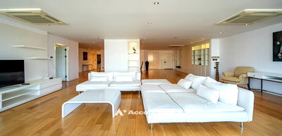 Condos for rent Rama 9 : 🔼🔽 AccomA 📩 Modern light-toned condo with open terrace and built-in walk-in closet (21358)