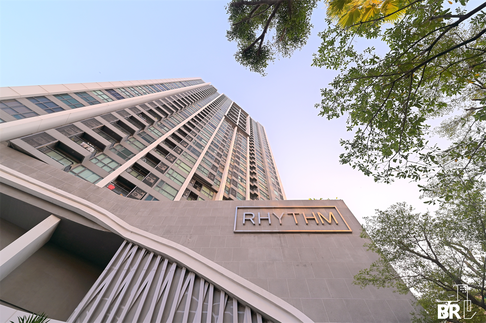 RHYTHM Sukhumvit 44/1 near BTS Phra Khanong Premium Luxury Condo in Prime Location