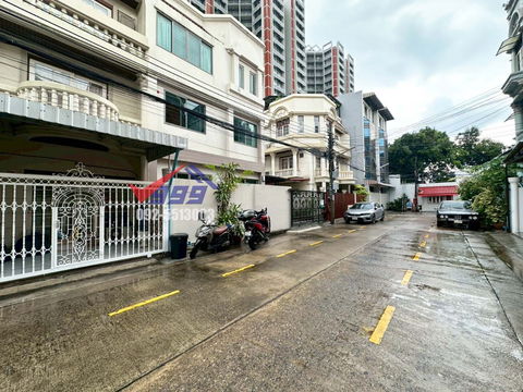 For sale: 3-storey townhouse, 5 bedrooms, Taweewattana Villa Village