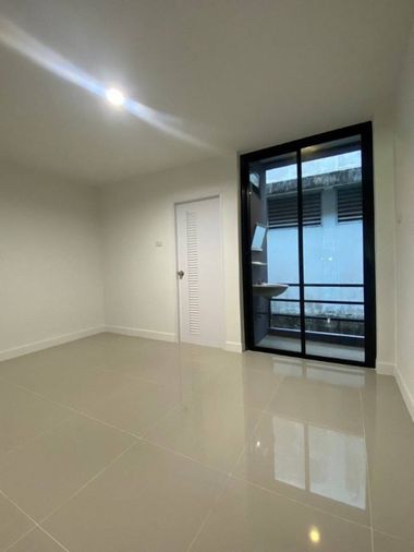 4-bed townhouse for sale, 180 sqm, 18 sq wah, Bang Phlat
