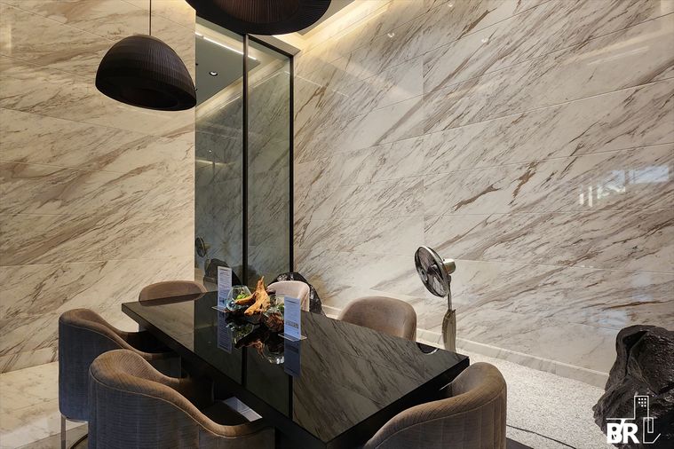 ไลฟ์ อโศก คอนโดหรูสุด Luxury ย่านธุรกิจ ใกล้ MRT สถานีเพชรบุรี