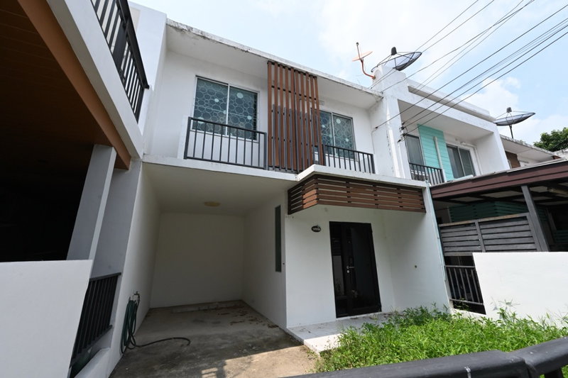 ขายทาวน์โฮม : ✨คุ้มกว่านี้ไม่มีอีกแล้ว! ขายทาวน์โฮม 2 ชั้น อารียาคัลเลอร์ 1 ใกล้สวน✨