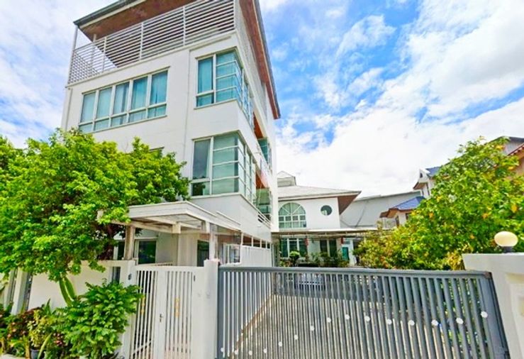 BTS Phahon Yothin 24 1.7km. Marche Market 290m. Office building for rent 4-storey 340 sq.m.40sq.wa.C
