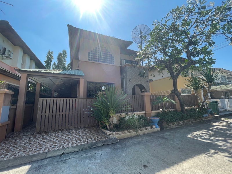 ขายบ้านเดี่ยว : ขายบ้านรีโนเวทสวย 🏡ใกล้ เมกาบางนา ทำเลดีติดถนนใหญ่ เดินทางสะดวก ต่อเติมโรงจอดรถข้างบ้านเรียบร้อย พร้อมอยู่เลย