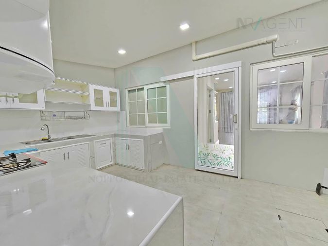 5-bed townhouse for sale, 180 sqm, 35 sq wah, Golden Town Kaset - Nawamin
