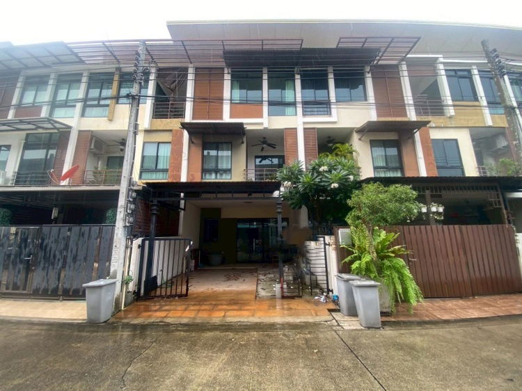 ขายทาวน์โฮม : ขายทาวน์โฮม 3 ชั้น สภาพใหม่ โครงการซิกเนเจอร์ วิภาวดี 60 ทำเลดี ใกล้ดอนเมือง เข้าอยู่ได้ทันที