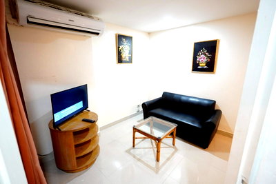 Condos for rent Phrom Phong : for rent Prime Suites. Studio 35sq.m.  Line id: @pfagent