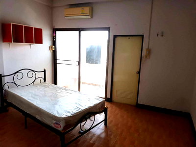 Condos for sale : 19 square meters. A condo in downtown Ubon, located near Thung Sri Mueang and not far from Central Plaza.