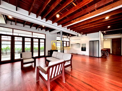 Houses for rent Watthana : Spacious 4 Bed House With Private Garden Area in Phra Khanong - BR28251SH
