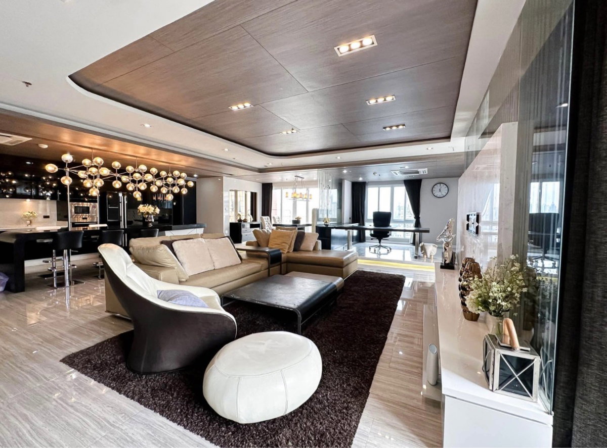 LTH12521 - Penthouse FOR RENT at Citi Smart Condo Sukhumvit 18 Size 240 sqm. 3 beds 3 baths Near BTS Phloen Chit Station ONLY 150K/Month