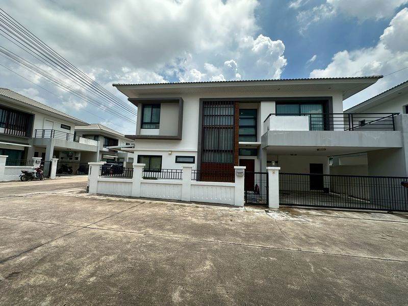 Houses for rent : Single house in Sriracha for rent, The Complete Village, Sriracha, Chonburi