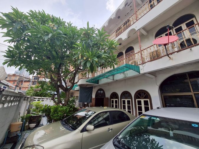 6-bed townhouse for sale, 700 sqm, 62 sq wah, Khlong Toei