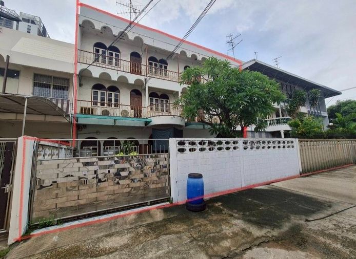 6-bed townhouse for sale, 700 sqm, 62 sq wah, Khlong Toei