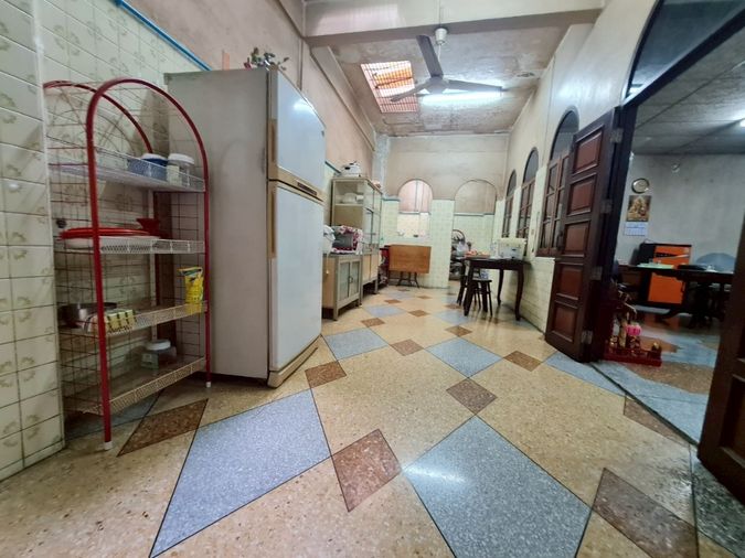 6-bed townhouse for sale, 700 sqm, 62 sq wah, Khlong Toei