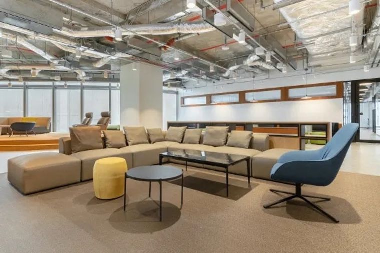 Flexible office space at Vanich Place Ari on Phahonyothin, featuring a premium office interior or customizable office design to suit your preferences