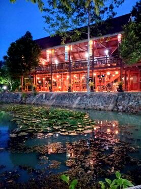 ที่ดิน ชลบุรี : ขายที่ดินพร้อมบ้านเรือนไทย สภาพดี  เนื้อที่ 7-3-70 ไร่ ต.หมอนนาง อ.พนัสนิคม จ.ชลบุรี 