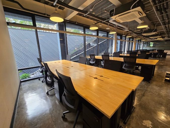 พื้นที่ออฟฟิศระดับพรีเมี่ยมให้เช่าใจกลางเมืองในอาคารสุทธิ บนถนนเพชรบุรี พร้อมบริการและสิ่งอำนวยความสะดวกครบวงจรในรูปแบบสำนักงาน ติดMRT เพชรบุรี