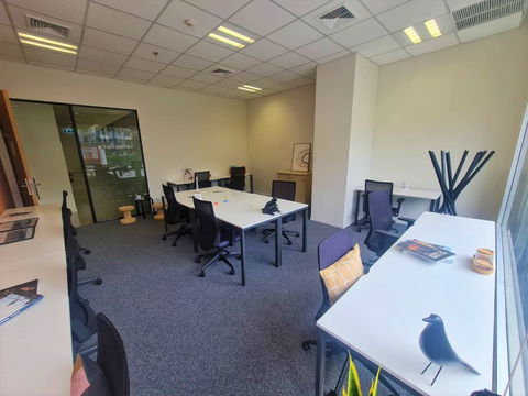 Office space for rent in Lat Phrao-Phahon Yothin area, modern design, meets all tenant needs, convenient transportation
