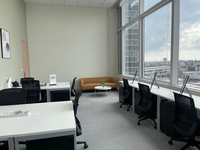 Service office space for rent on 66 Tower building in Phra Khanong area, near BTS Udomsuk. Complete facilities and office equipment.