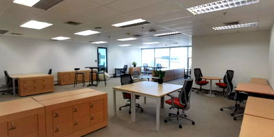 Office for rent Sathon Nuea Road : Office space for rent in the heart of Sathorn Empire Tower many facilities, restaurants, cafes, convenience stores, parking.
