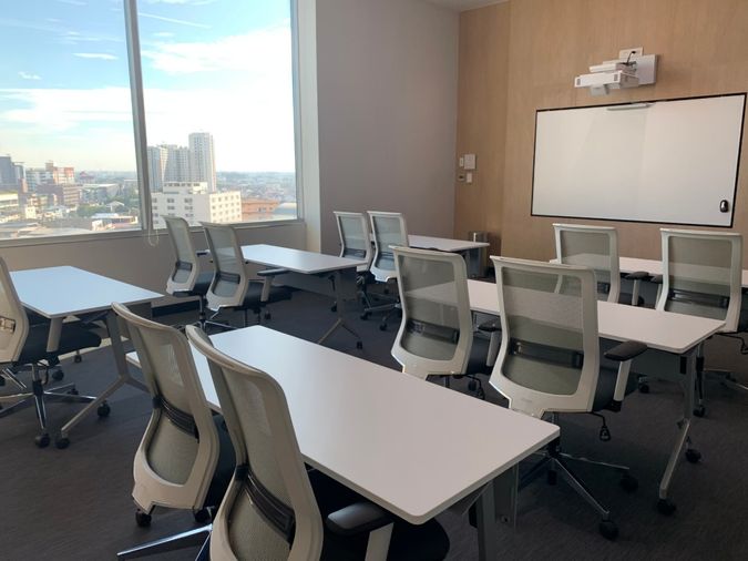 พื้นที่เซอร์วิสออฟฟิศให้เช่าบนอาคาร 66 Tower ในย่านพระโขนง ใกล้กับBTSอุดมสุข พร้อมสิ่งอำนวยความสะดวกและอุปกรณ์สำหรับออฟฟิศอย่างครบครัน