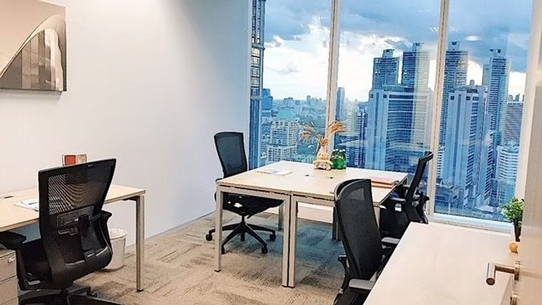 เซอร์วิสออฟฟิศให้เช่าบนอาคารภิรัช เอมควอเทียร์ ด้วยทำเลบนตึกสูงวิว ใจกลางเมืองย่านพร้อมพงษ์ 