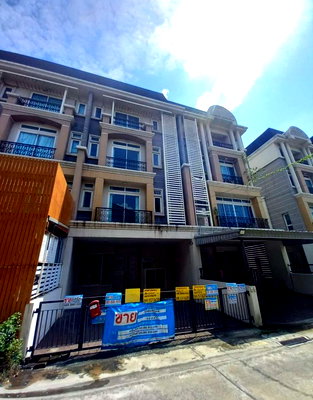 ทาวน์เฮ้าส์ 25.4 ตร.วา แพลทดินั่ม เพลส เขตบางกะปิ กรุงเทพมหานคร 6.1M