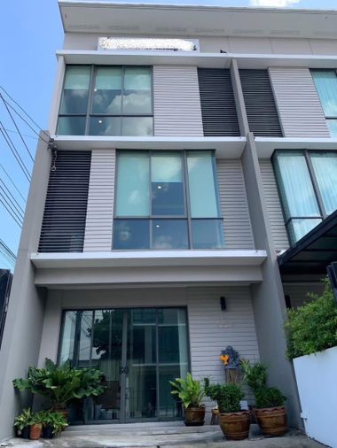 3-bed home office for rent, 161 sqm, Patio Ladkrabang - Motorway