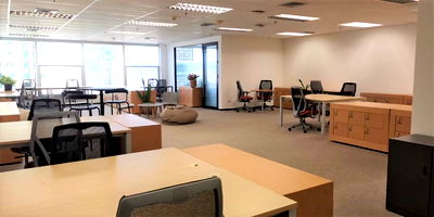 Office for rent Sathon Nuea Road : Office space for rent in the heart of Sathorn Empire Tower many facilities, restaurants, cafes, convenience stores, parking.