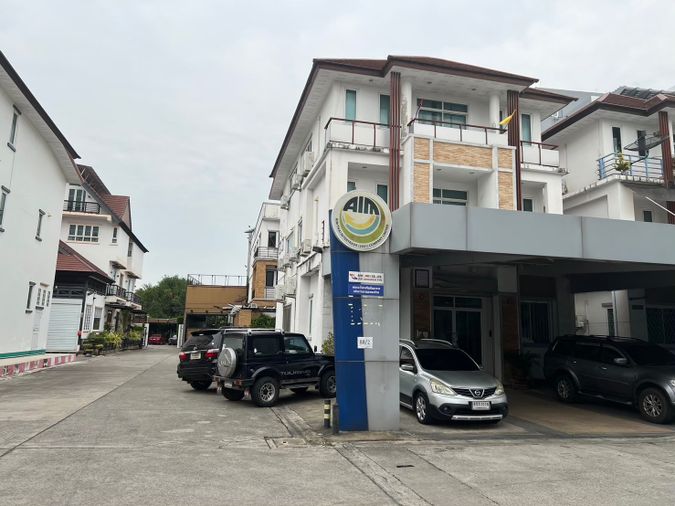 Townhouse for sale, 63 sq wah, Taling Chan