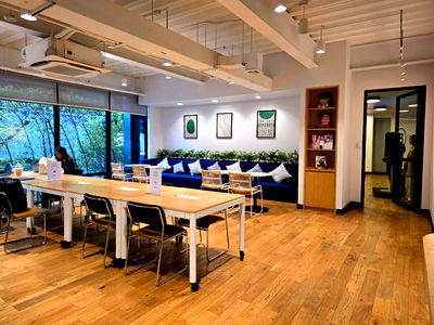 Office for rent University of the Thai Chamber of Commerce : Premium office space for rent in the city center at Suthi Tower on Phetchaburi Road. Fully equipped with comprehensive office services and facilities. 